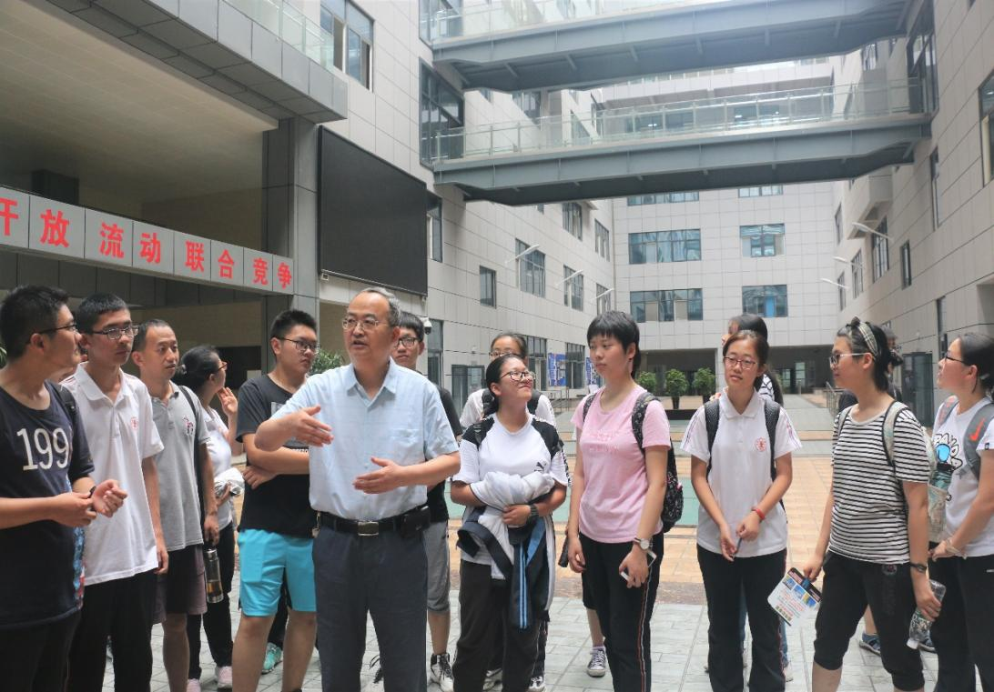 【老師您好！】“材料”報(bào)國傳薪火 創(chuàng)新引領(lǐng)展宏圖(圖3)