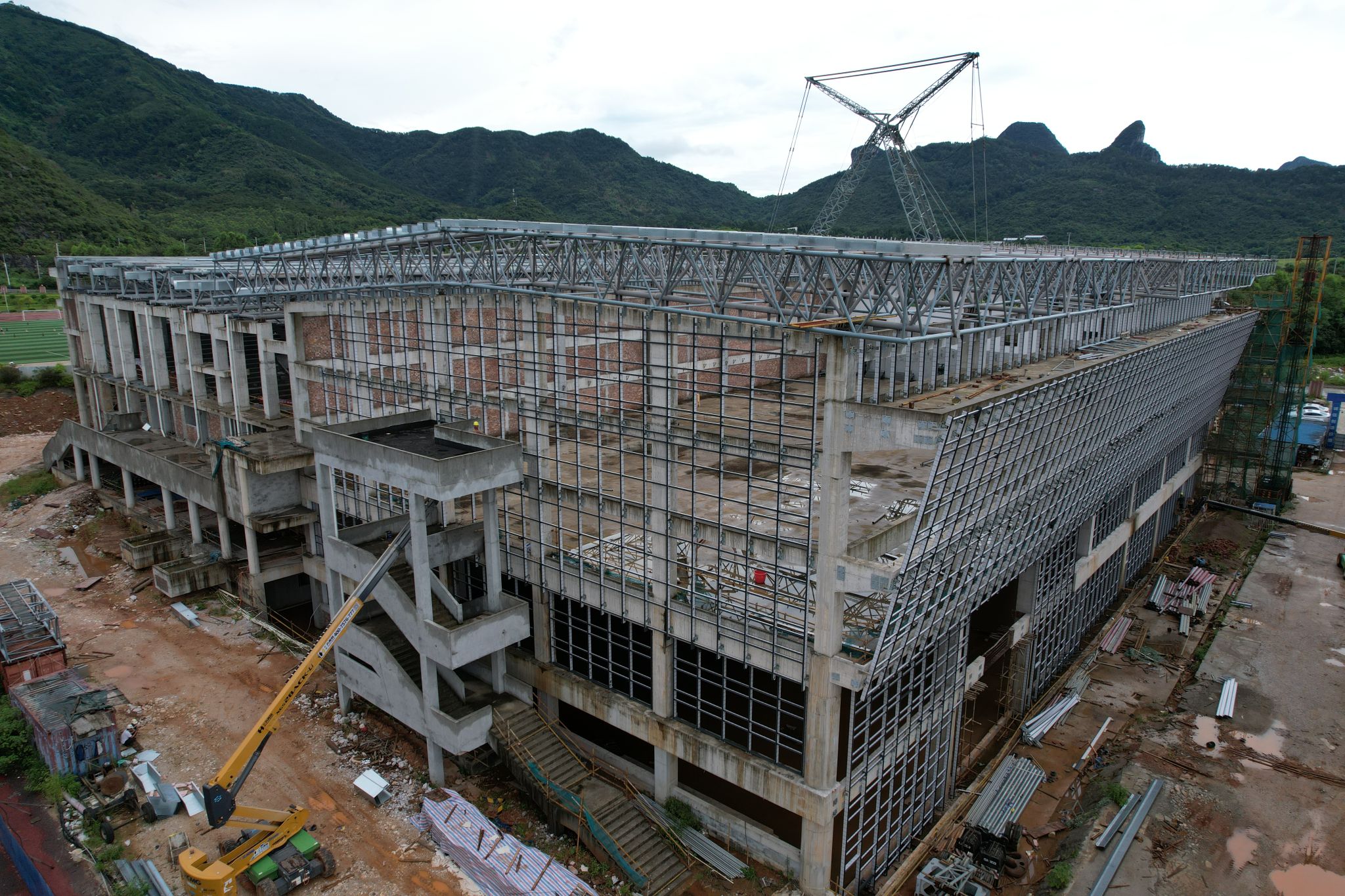 中聯(lián)西北院取得基于節(jié)能建筑的低碳建筑幕墻專利能快速完成對幕墻的安裝(圖1)